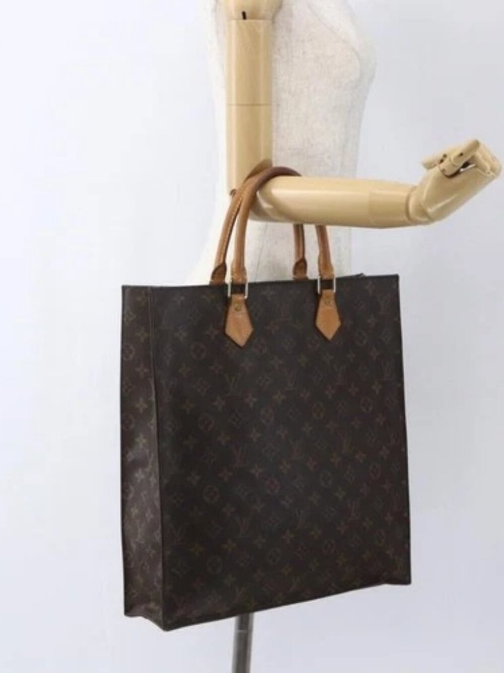 LOUIS VUITTON Monogram Sac Plat Hand Bag - Picture 15 of 16